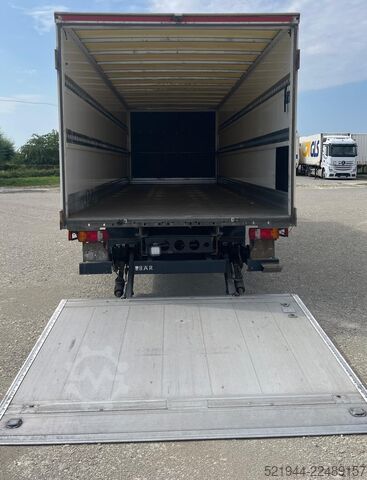 Camião de caixa fechada MAN TGL 12.250 Koffer Ladebordwand BÄR Navi