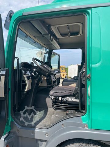 Camião de caixa fechada MAN TGL 12.250 Koffer Ladebordwand BÄR Navi