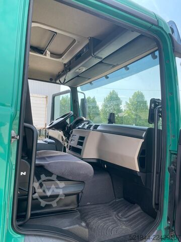 Camião de caixa fechada MAN TGL 12.250 Koffer Ladebordwand BÄR Navi