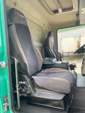 Camião de caixa fechada MAN TGL 12.250 Koffer Ladebordwand BÄR Navi