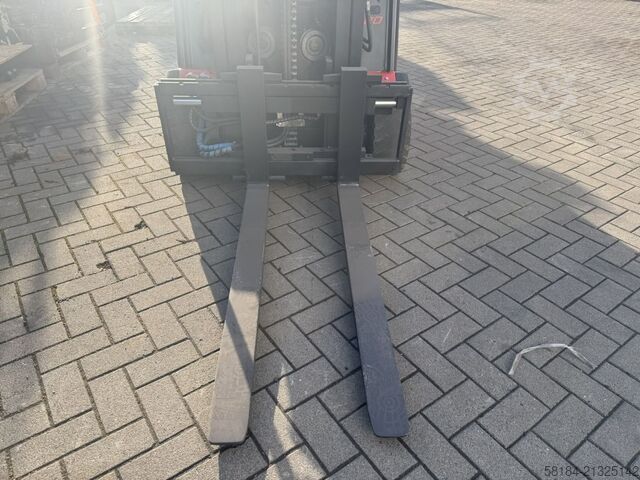 Električni viljuškar na 3 kotača Linde E20L-02