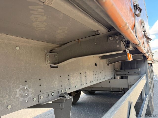 Open semitrailer with tarp SCHMITZ CARGOBULL SCS 24/L EDSCHA XL GETRÄNKE