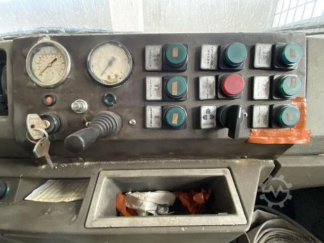Alfa Lancia 40AR8 Samozalijevajući stroj 33.140 km Alfa Lancia 40AR8