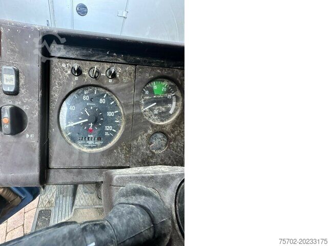 Állatszállító jármű Mercedes-Benz 817 3-4 Pferde original 75.224 km