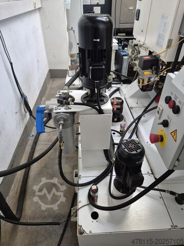 ศูนย์เครื่องจักรกลแนวตั้ง Fanuc Robodrill Alpha-D21LiB5