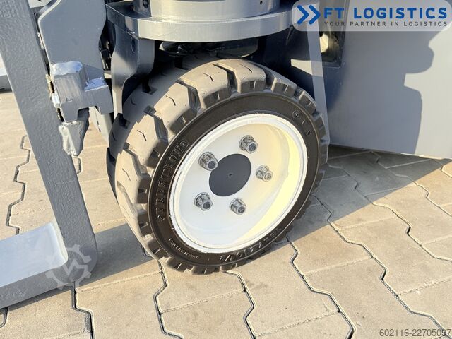 Fireveis truck Combilift CB3000 DIESEL TRIPLEX 4900 POSITIONER