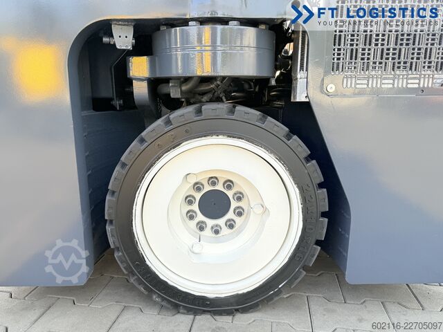 Fireveis truck Combilift CB3000 DIESEL TRIPLEX 4900 POSITIONER