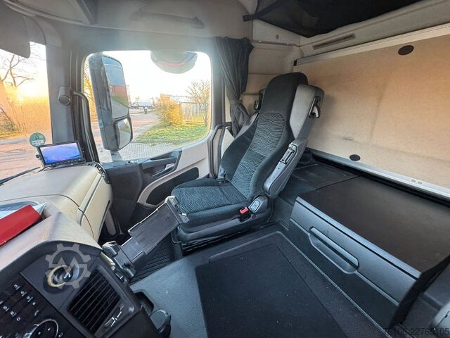 کامیون جعبه‌ای MERCEDES-BENZ Actros 2545 6x2 Getränkewagen