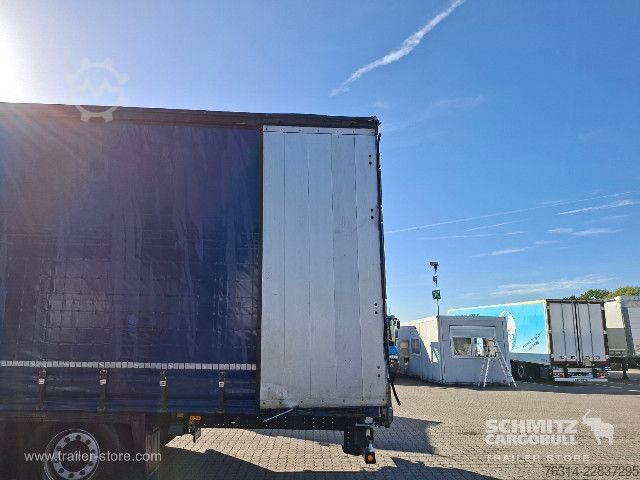 Semirimorchio con telone Schmitz Cargobull Curtainsider Mega Getränke