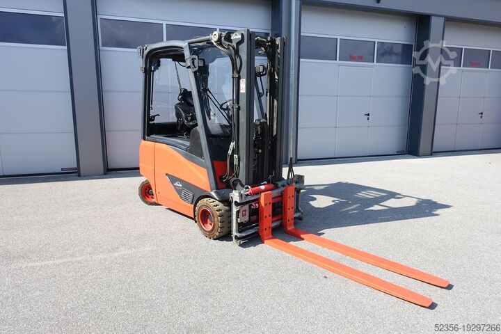 Container stacker Linde E20PH Triplex