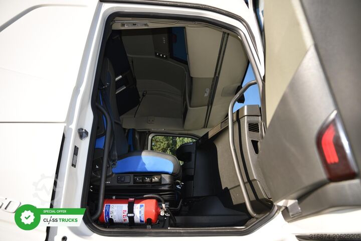 标准拖拉机装置 VOLVO FH 500 Globetrotter XL, Side Skirts