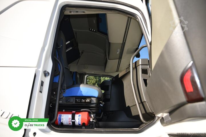 标准拖拉机装置 VOLVO FH 500 Globetrotter XL, Side Skirts