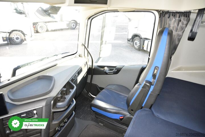 标准拖拉机装置 VOLVO FH 500 Globetrotter XL, Side Skirts