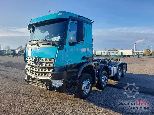 Vörubíll með tippgrind Mercedes-Benz Arocs 4142K Abroll Kipper HIAB XR26S51 / AP-Achsen