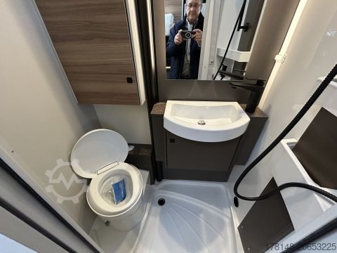 Camper semi-terintegrasi Bürstner B66 TD 690 G