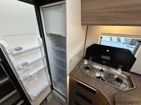 Camper semi-terintegrasi Bürstner B66 TD 690 G