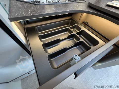 Camper semi-terintegrasi Bürstner B66 TD 690 G