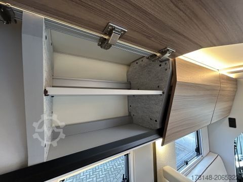 Camper semi-terintegrasi Bürstner B66 TD 690 G