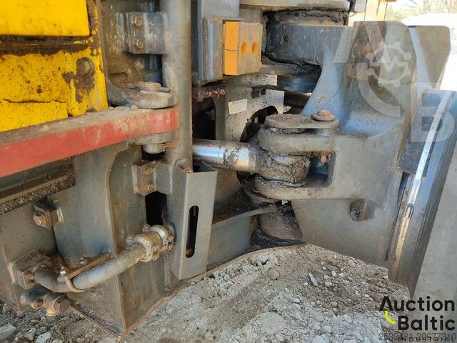 Truk sampah Komatsu HM400