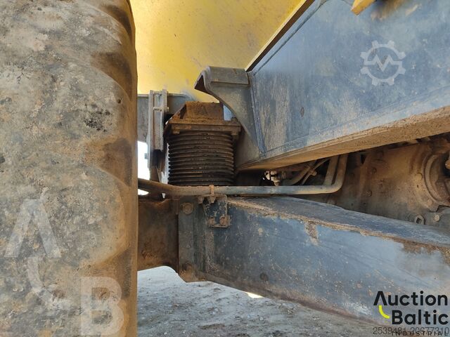 Truk sampah Komatsu HM400