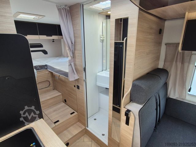 Halvintegrerad husbil CHAUSSON 627 Titanium Line *MJ26*Arctic*Hubbett*Navi*ACC