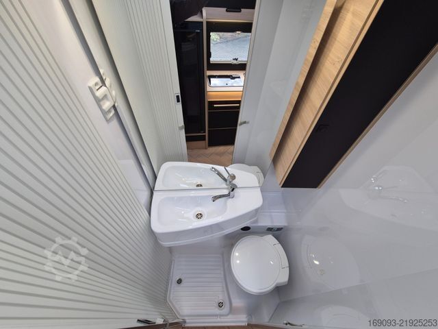 Halvintegrerad husbil CHAUSSON 627 Titanium Line *MJ26*Arctic*Hubbett*Navi*ACC