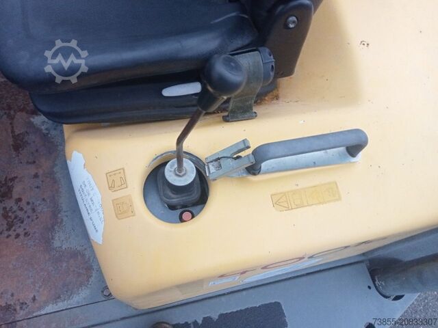 Xe xúc lật mini Wacker Neuson 4001