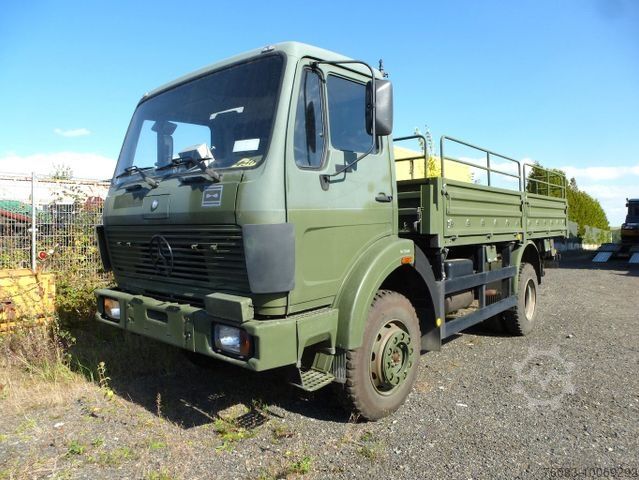 Flatbed truck MERCEDES-BENZ 1017 A 4x4 Allrad Pritsche