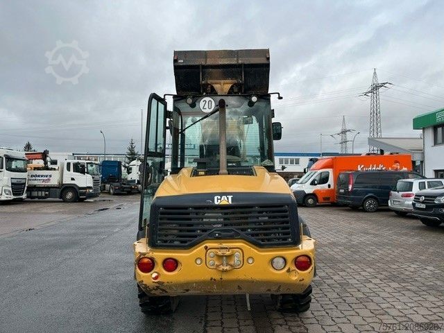 Radlader CATERPILLAR 908M