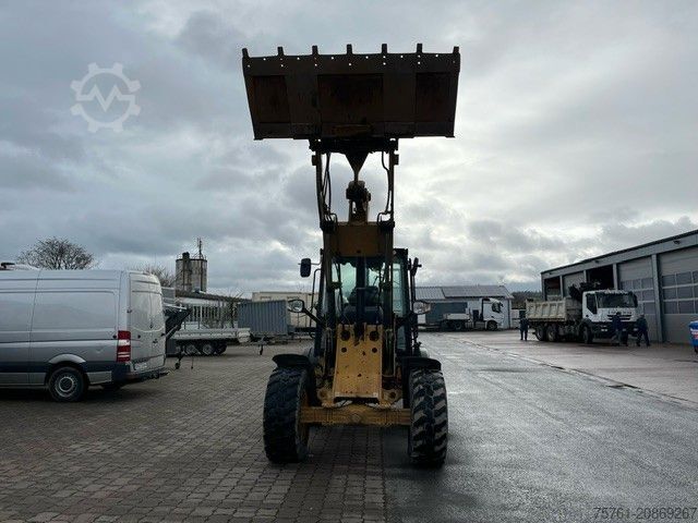 Radlader CATERPILLAR 908M