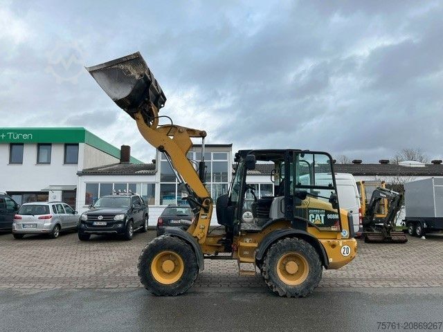 Radlader CATERPILLAR 908M