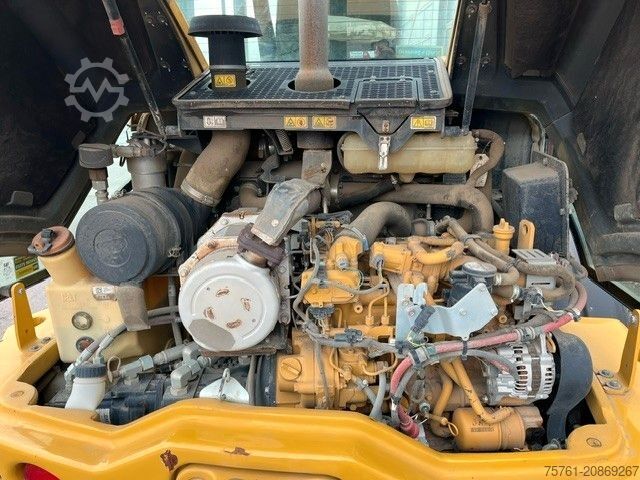 Radlader CATERPILLAR 908M