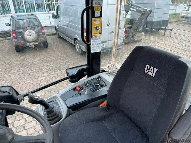 Radlader CATERPILLAR 908M