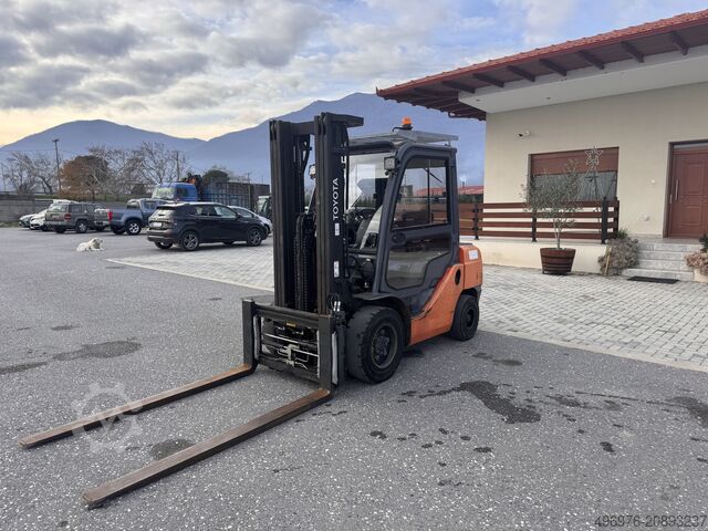 Forklift Toyota 8-FD30F