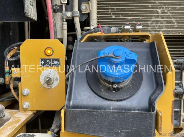 Crawler excavator Caterpillar 325F LCR