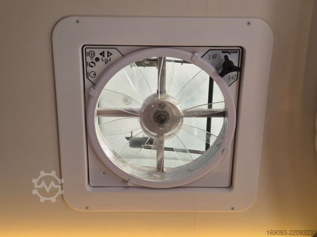 Напівінтегрований кемпер BÜRSTNER Lyseo T 744 *2x Hubbett*2xTV*MaxxFan*Navi*Solar