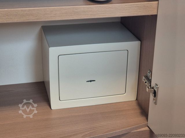 Напівінтегрований кемпер BÜRSTNER Lyseo T 744 *2x Hubbett*2xTV*MaxxFan*Navi*Solar