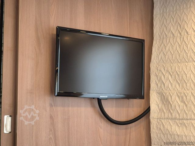 Напівінтегрований кемпер BÜRSTNER Lyseo T 744 *2x Hubbett*2xTV*MaxxFan*Navi*Solar