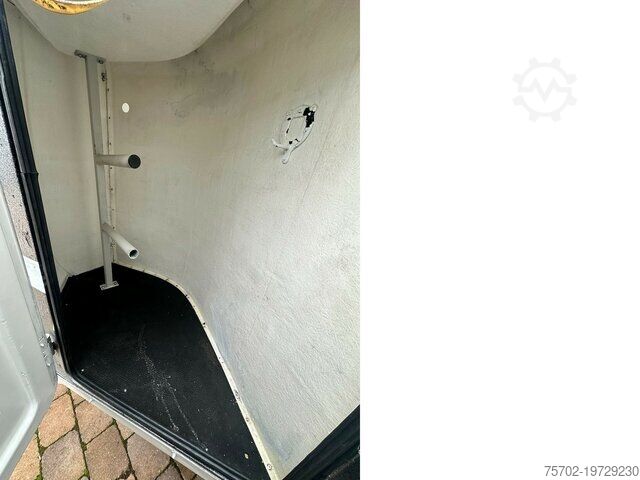 Viehanhänger Humbaur Rapid Vollpoly 2-Pferdeanhänger