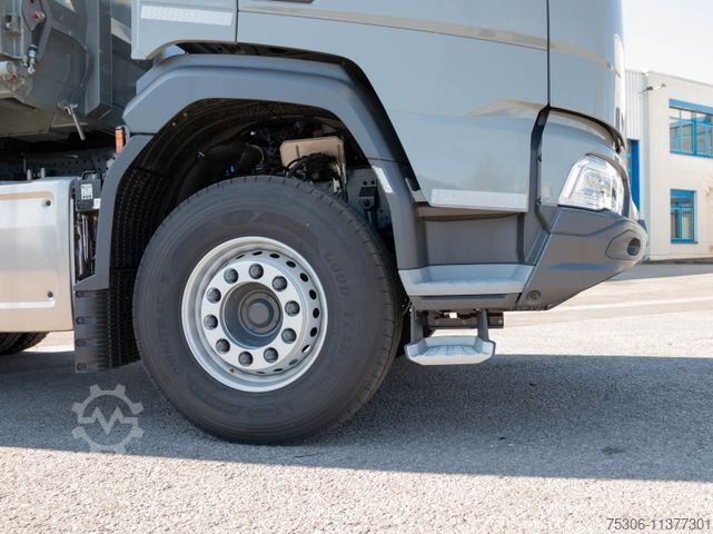 Трехсторонний самосвал DAF FAT XFC 530 Meiller Trigenius D316