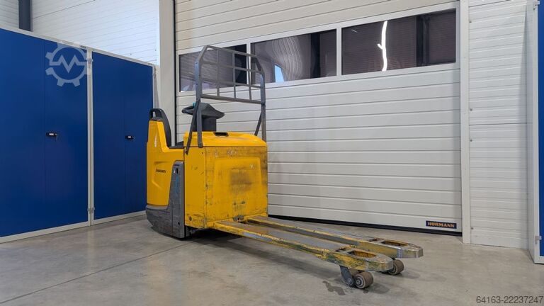 Käsikäyttöinen haarukkavaunu Jungheinrich ERE 225 f. P.