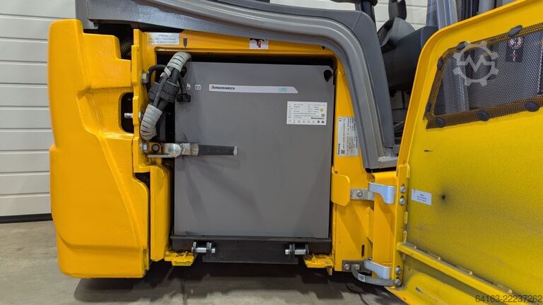 Sähkökäyttöinen 3 -pyöräinen trukki Jungheinrich EFG 213 LiIon Batterie