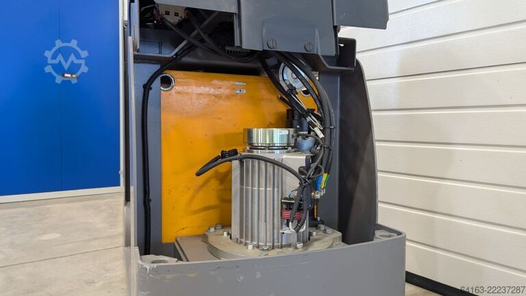 Vetotraktori Jungheinrich EZS 130
