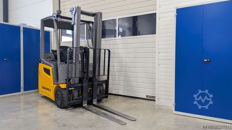 Carretilla eléctrica de 3 ruedas Jungheinrich EFG 213 GE115-310ZZ