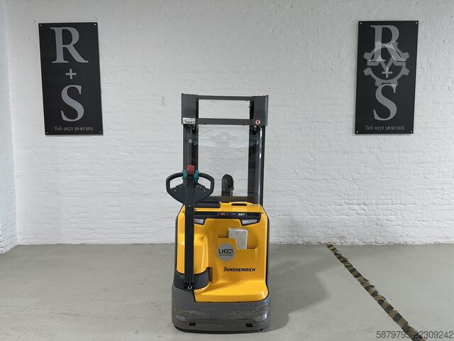 Xe nâng tay Jungheinrich EJC 112z/DZ