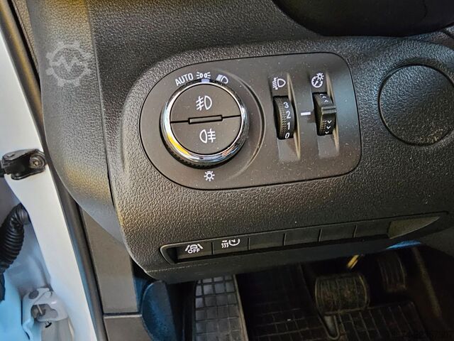 Panelinis furgonas OPEL Combo-e Cargo XL 50-kWh Regalsystem Navi Kamera