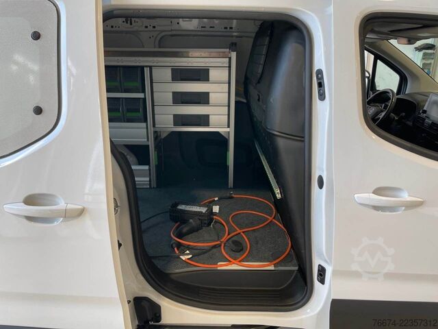 Panelinis furgonas OPEL Combo-e Cargo XL 50-kWh Regalsystem Navi Kamera