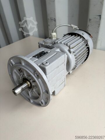 Моторедуктор Lenze GST04-2B VCK071-32 0,37 кВт 44 об/мин 79 Нм i=31,6 3-фазный Motoreduktor Lenze GST04-2B VCK071-32 0,37 kW 44 obr./min 79 Nm i=31,6 3-fazowy Motoreduktor Lenze GST04-2B VCK071-32 0,37 kW 44 obr./min 79 Nm i=31,6 3-fazowy