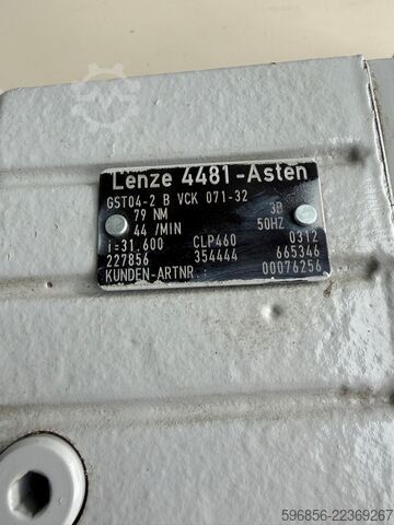 Моторедуктор Lenze GST04-2B VCK071-32 0,37 кВт 44 об/мин 79 Нм i=31,6 3-фазный Motoreduktor Lenze GST04-2B VCK071-32 0,37 kW 44 obr./min 79 Nm i=31,6 3-fazowy Motoreduktor Lenze GST04-2B VCK071-32 0,37 kW 44 obr./min 79 Nm i=31,6 3-fazowy