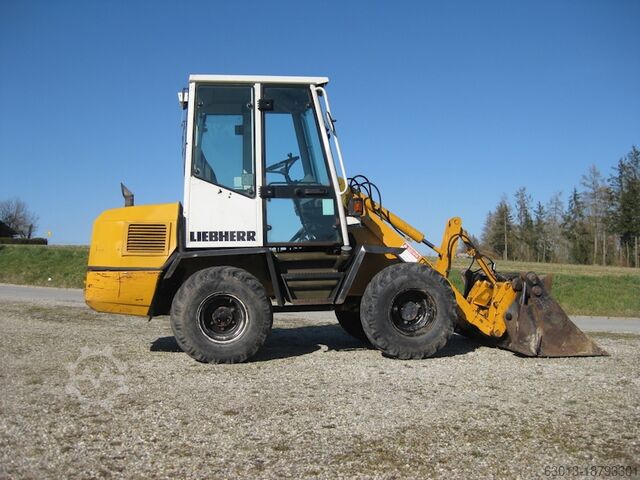 Liebherr L504 включая ковш и вилы Liebherr L504